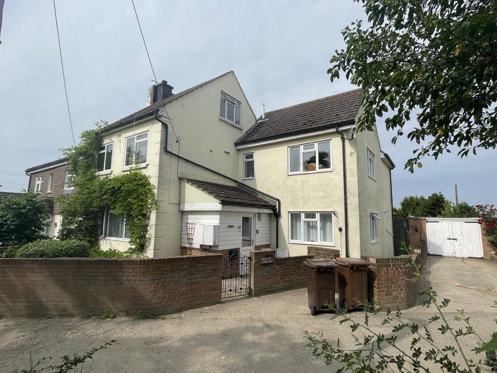 Lot: 108 - A LARGE SEMI-DETACHED HOUSE WITH SELF-CONTAINED ANNEX IN A RURAL SETTING - Front view of rural house with annexe